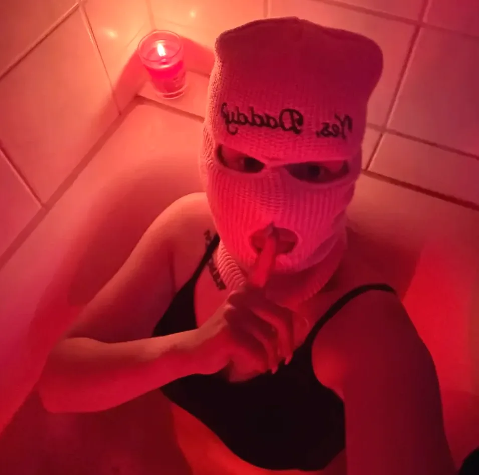 Jasmin, 27