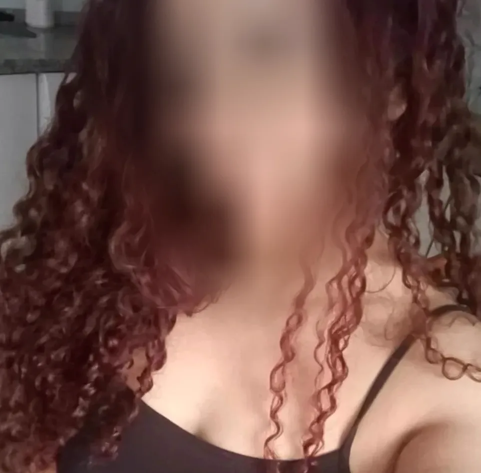 Julia, 25