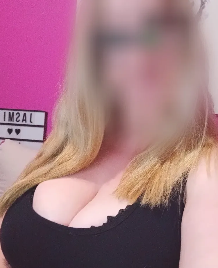 Melanie, 39